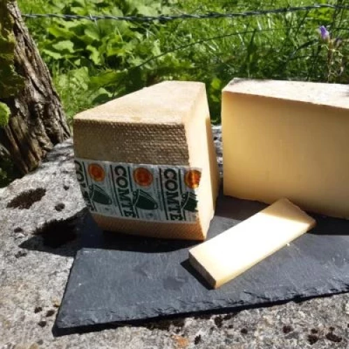 Comté affiné en cave tempérée où il a mûri environ 7 mois